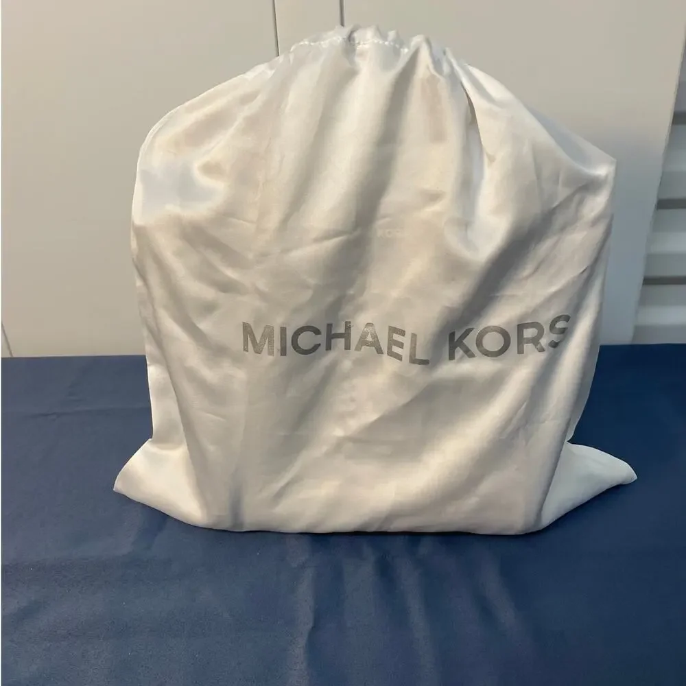 Michael Kors Colette Medium Messenger Sachet Bag Pre-owned‎ with Dust Bag - Picture 14 of 14